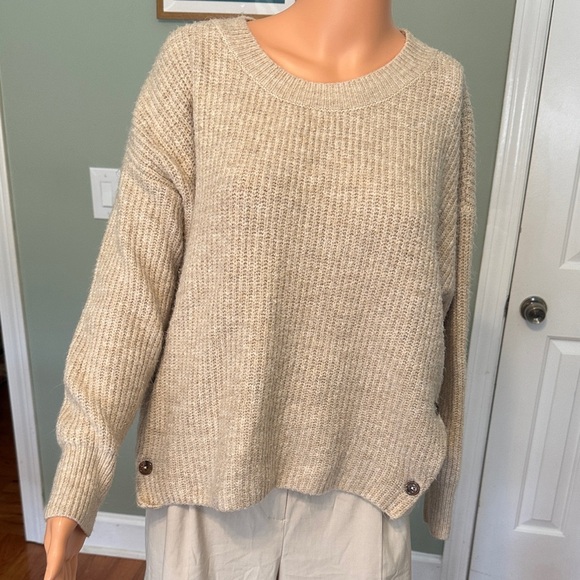Sweaters - Cozy Beige Crewneck Women's Sweater No tag